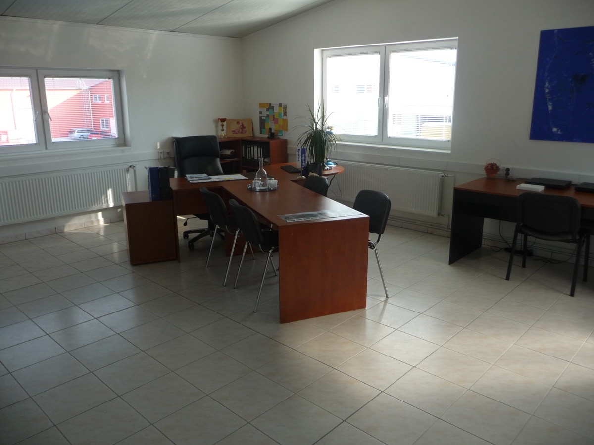 Bureau et rangements — illustration générique de l'organisation administrative du cabinet